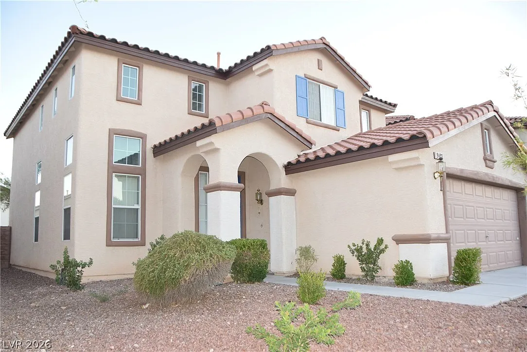 4 bed, 2.5 bath, 2070 sqft, $1,995 — Photo 3