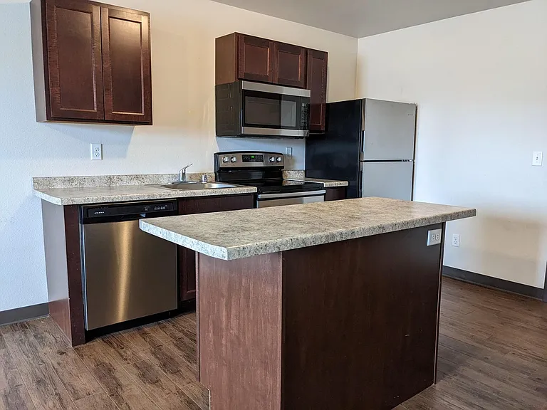 Park West apartments — Photo 16