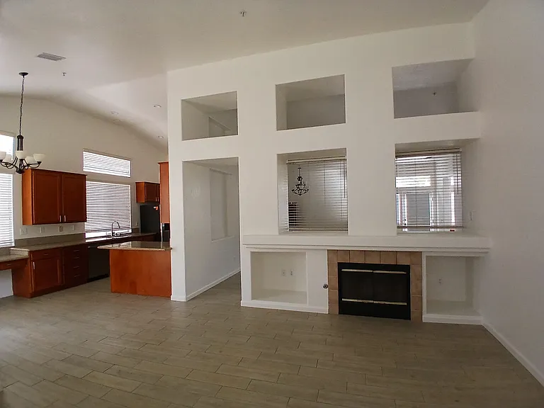 2035 Entrada Dr — Photo 4