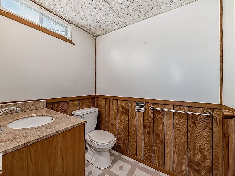 37 Sheridan Dr — Photo 20