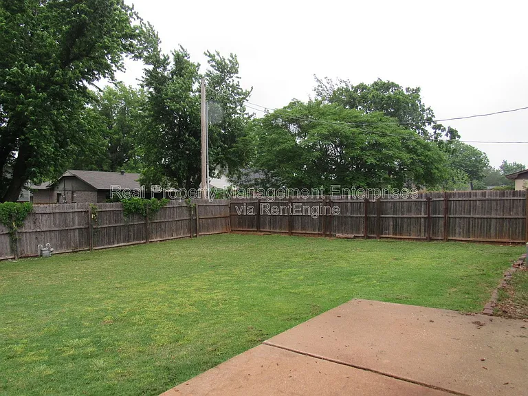 637 Redstone Ave — Photo 18