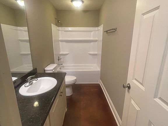 5th image of 809 Live Oak St Unit B