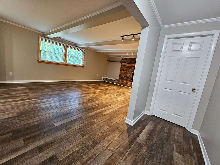 591 E Long Lake Rd — Photo 32