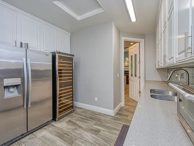 10234 N Rowell Ave — Photo 16