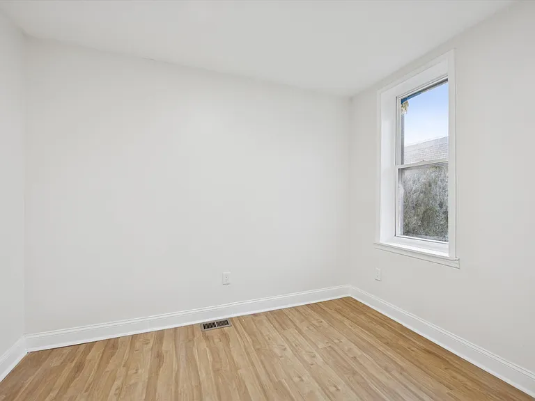 42 N Lindenwood St — Photo 16