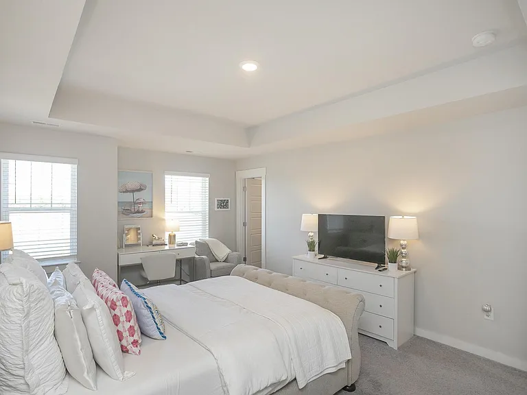 517 Swanholme Dr — Photo 23