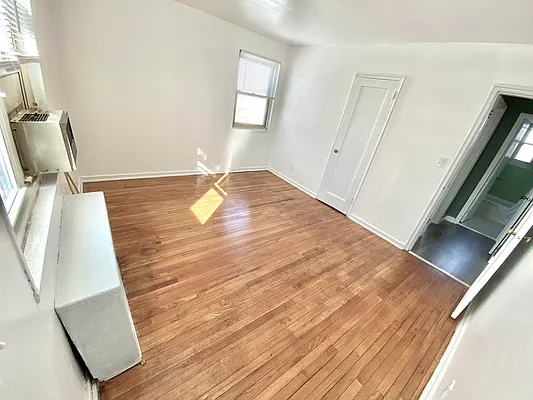 Sold by Winzone Realty Inc | media 21