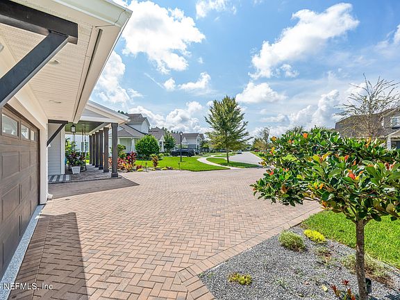 2nd image of 681 GLENNEYRE Circle