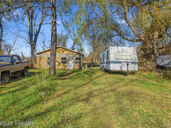 3548 Cleveland St, Pt Huron, MI 48060