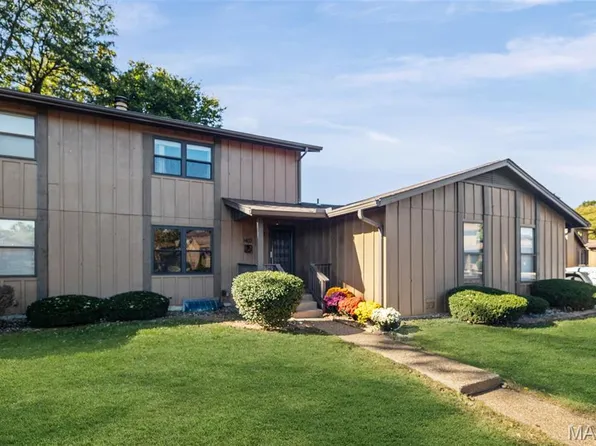 1402 Hampton Ct, Belleville, IL 62223