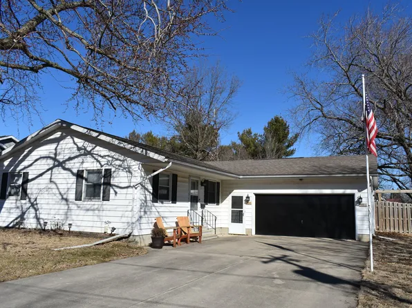 751 E 2nd St, El Paso, IL 61738