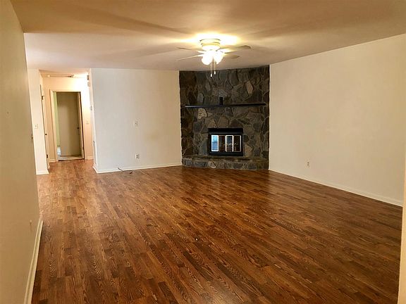 3rd image of 146 Pleasant Hill Ct