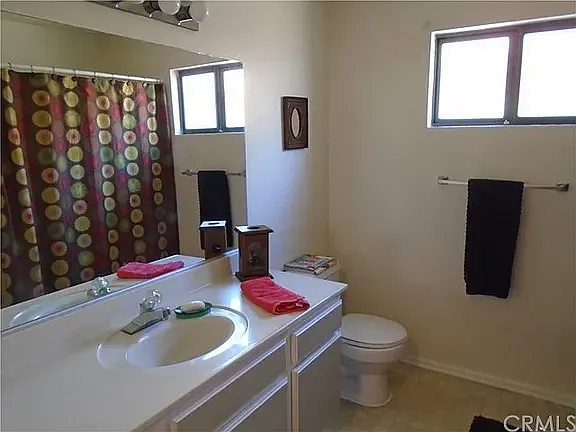 811 Alondra Dr — Photo 3