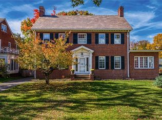 2180 S Overlook Rd, Cleveland Heights, OH 44106