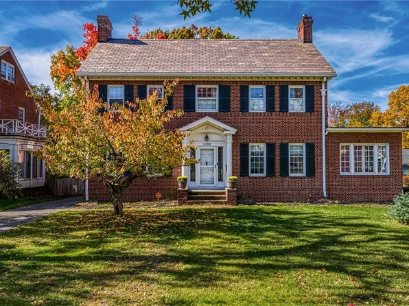 2180 S Overlook Rd, Cleveland Heights, OH 44106