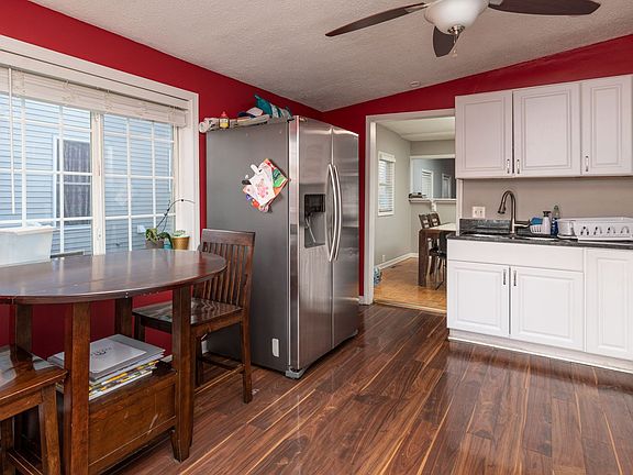 3rd image of 931 Idlewild Dr