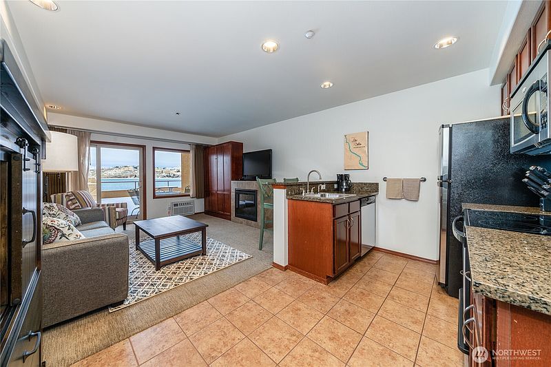 4th image of 322 W Woodin Avenue #512