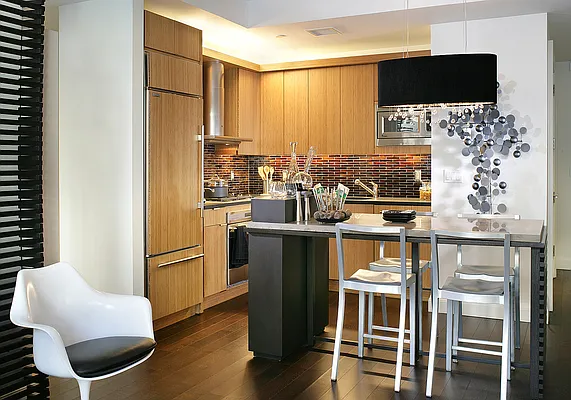 Sold by The Marketing Directors (The Visionaire 2) | media 2