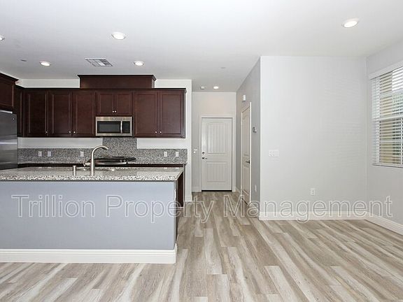 3rd image of 40377 Calle Real