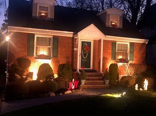 148 Newcomb Rd, Tenafly, NJ 07670