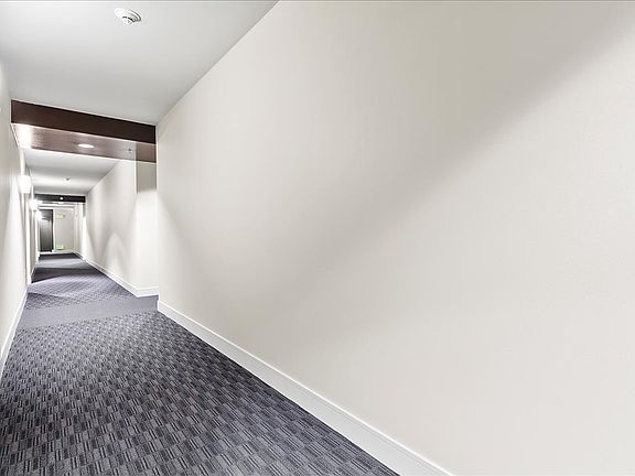 3rd image of 260 King St Unit 447