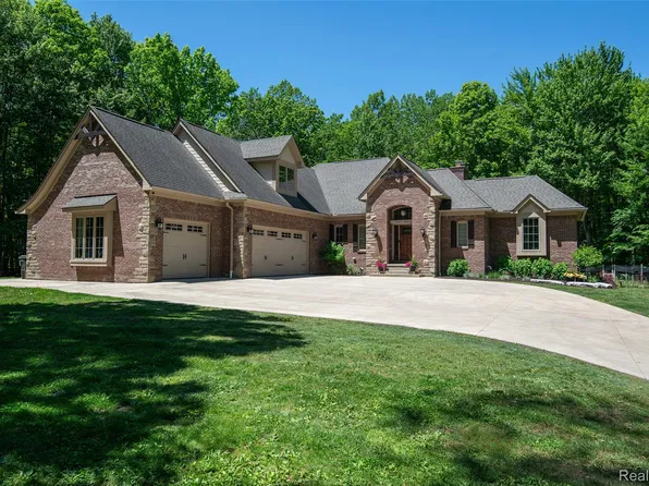 3957 Mill Lake Rd, Orion, MI 48360