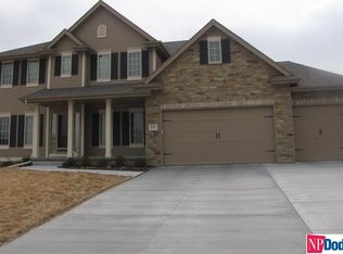 8103 Reed Cir, Papillion, NE 68046