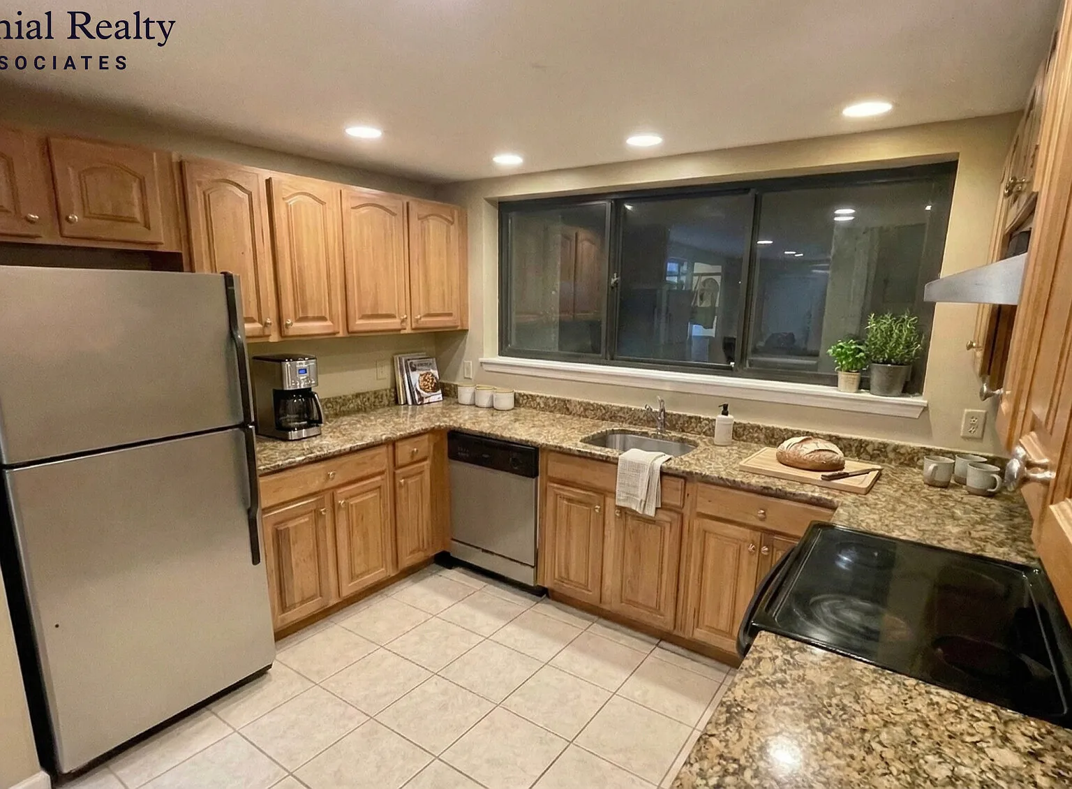 3 bed, 2.0 bath, 1300 sqft, $4,800 — Photo 3
