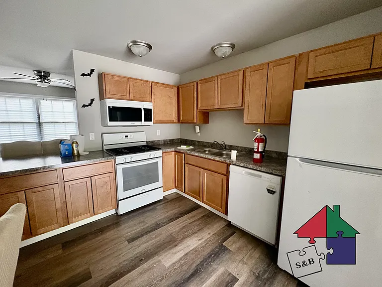 63 Southerberry Dr #102 — Photo 4