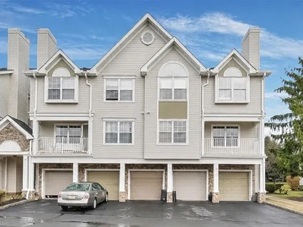 31 Edinburgh Ct, Edison, NJ 08820