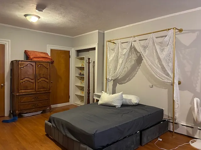 1065 Beacon St #B — Photo 2