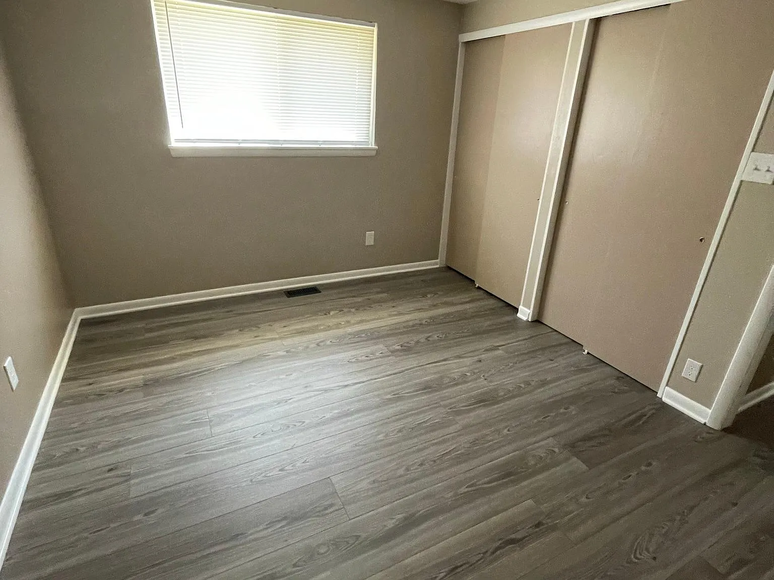 8893 Kent St — Photo 4