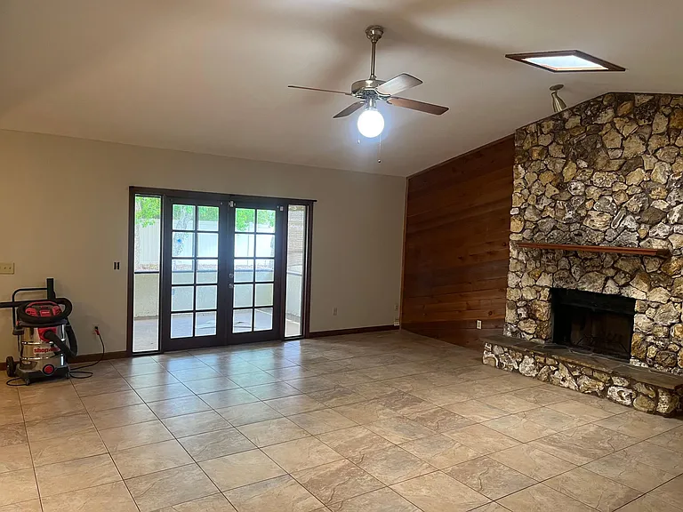 9218 Everwood St — Photo 3