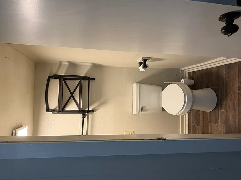646 Marshall St — Photo 10