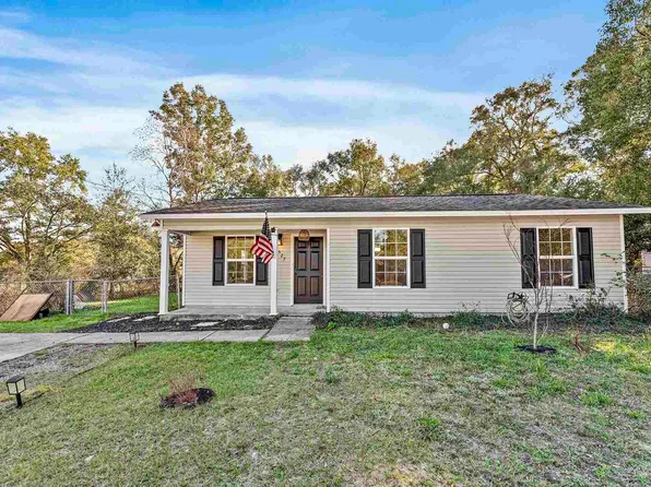 6527 Colonial Dr, Milton, FL 32570