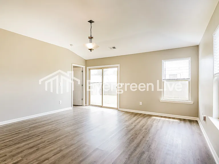 12602 Downing Dr — Photo 3