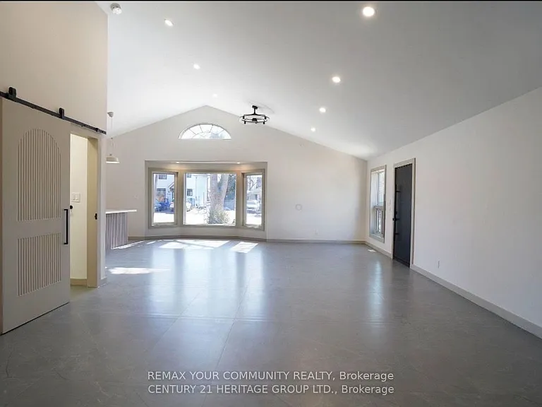 236 Simcoe Ave — Photo 22