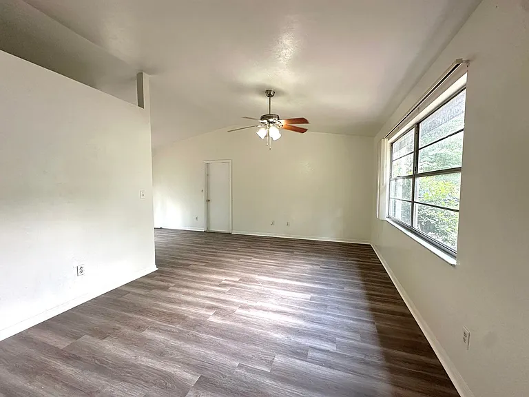 2921 NW 63rd Pl — Photo 5