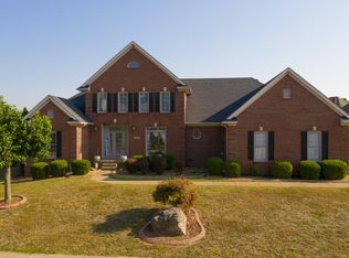 7915 Hall Farm Dr, Louisville, KY 40291
