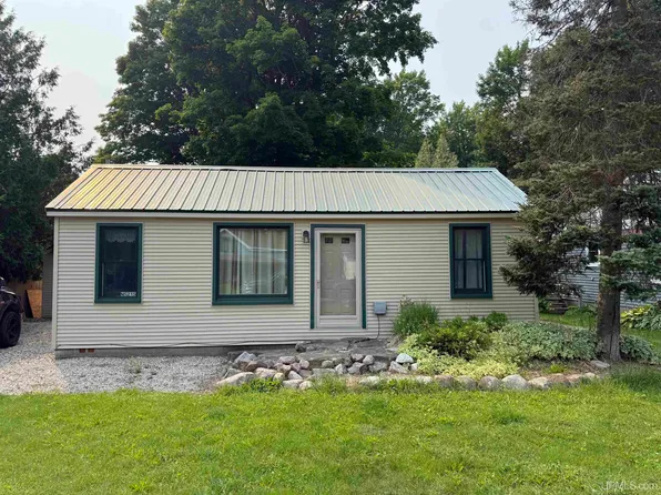 5215 Rock River Rd, Chatham, MI 49816