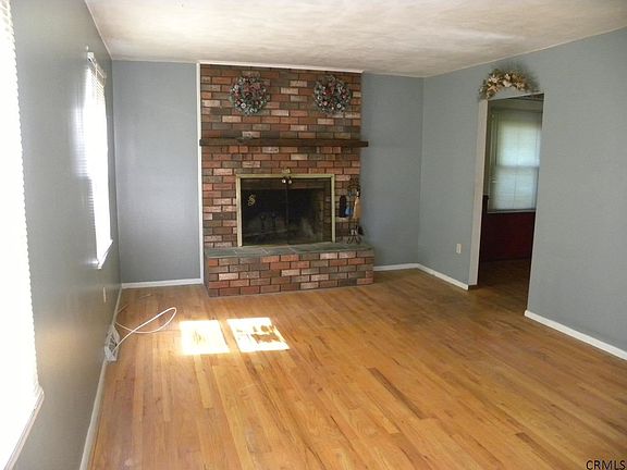 2nd image of 8 Cherry Ln
