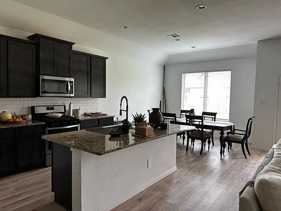 3rd image of 1080 Clearwood Dr