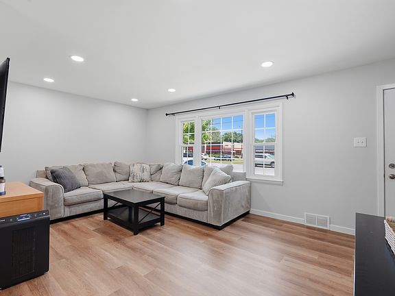 5th image of 6420 N Keystone Ave
