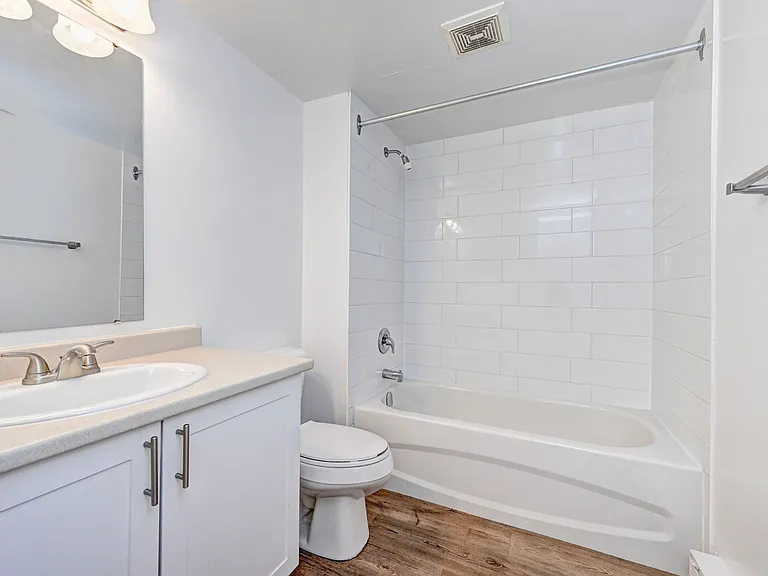 737 Ouellette Ave — Photo 23