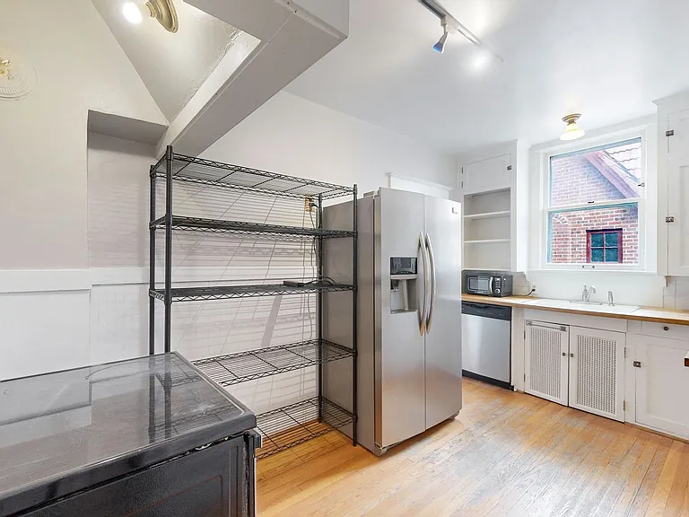 712 Harrison St — Photo 8