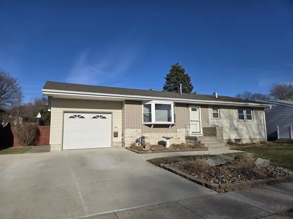 2004 Sunset Ave, Norfolk, NE 68701