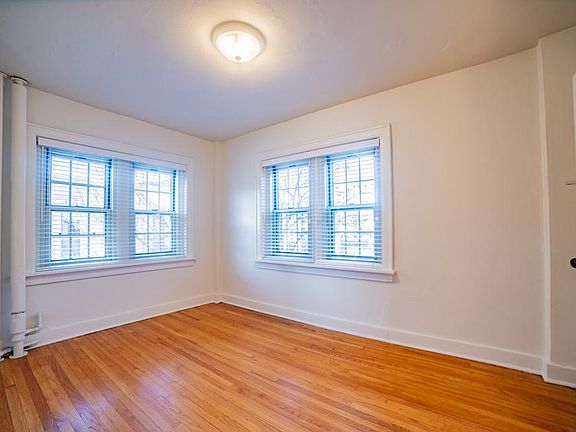 5th image of 4746 Roanoke Pkwy APT 303