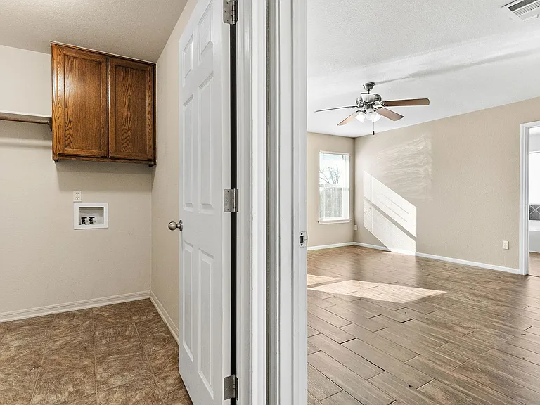 3408 Logsdon St — Photo 12