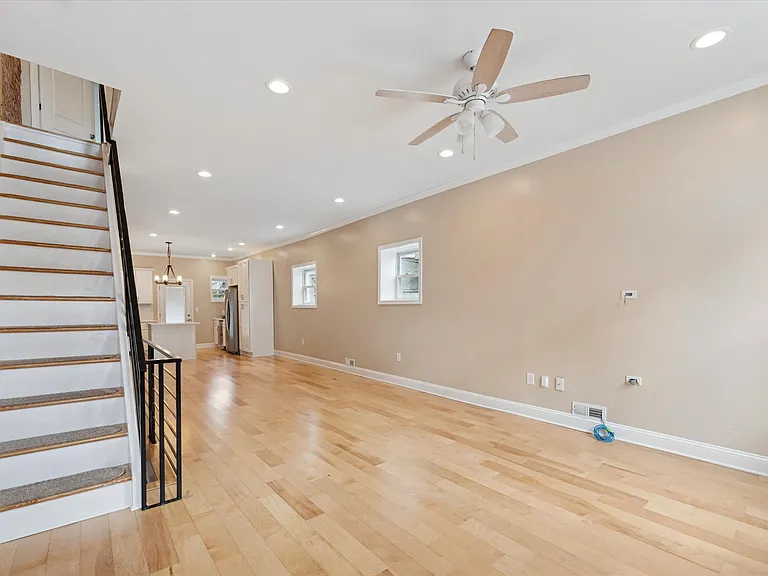2809 W Jefferson St — Photo 2
