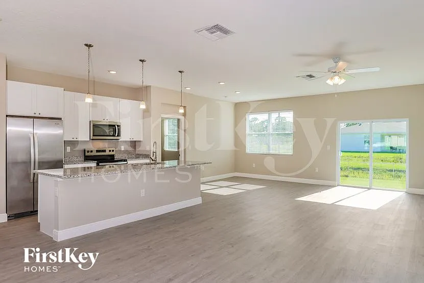 4 bed, 2.0 bath, 1750 sqft, $1,785 — Photo 2